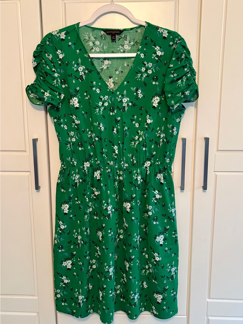 Banana Republic Factory Green Floral V-Neck Midi Dress women's Medium vacation